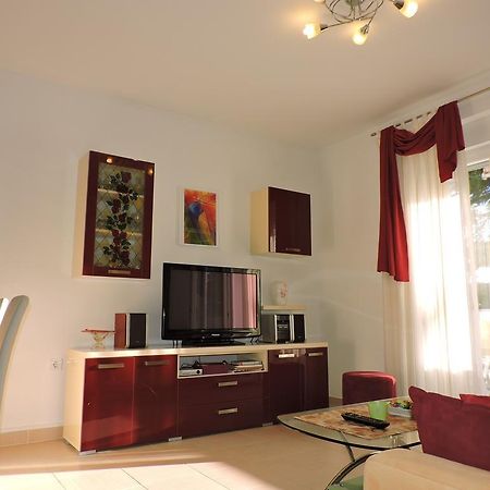 Apartman Legin Fazana Bagian luar foto