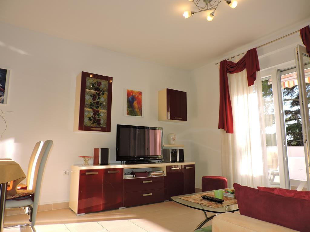 Apartman Legin Fazana Bagian luar foto