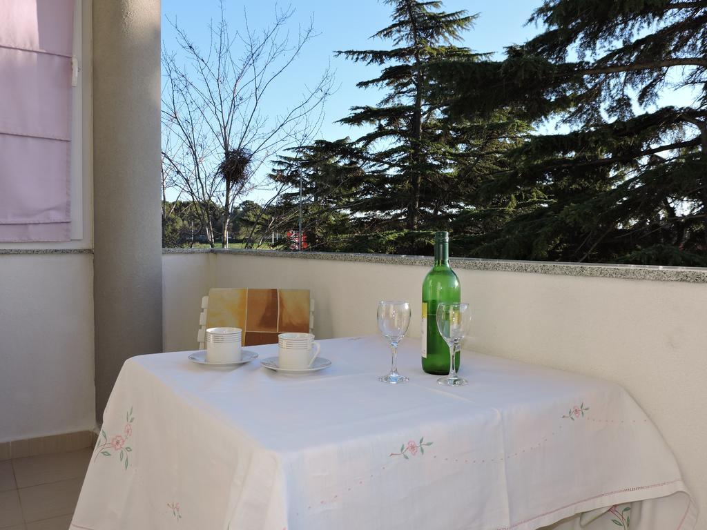 Apartman Legin Fazana Bagian luar foto