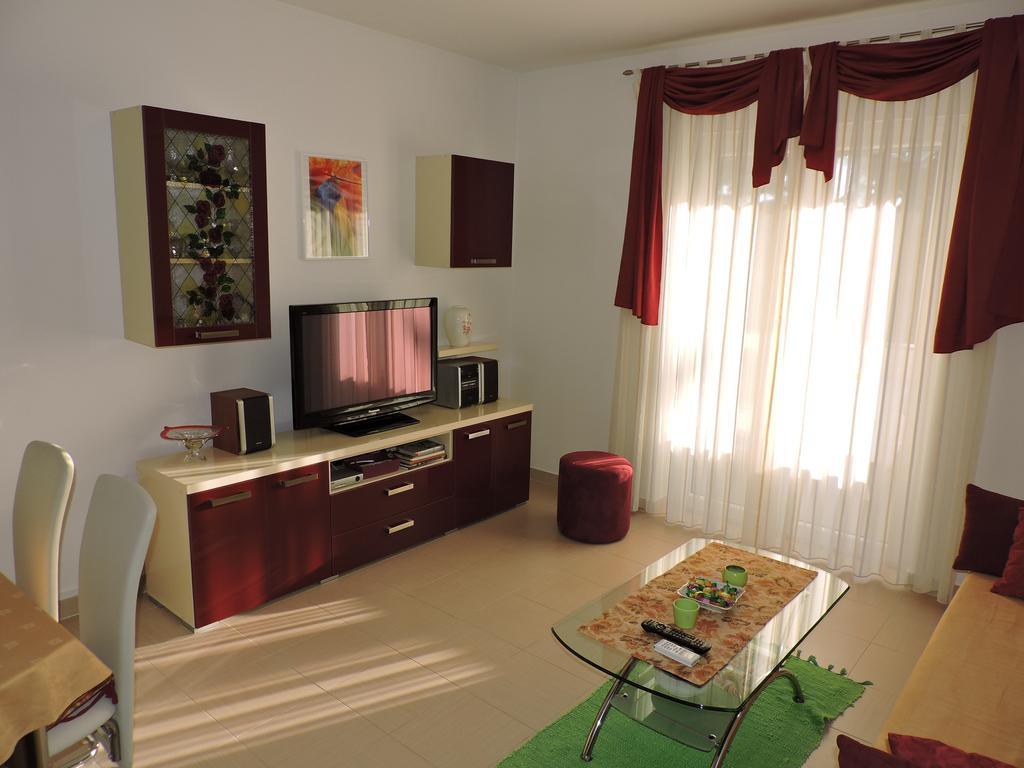Apartman Legin Fazana Bagian luar foto