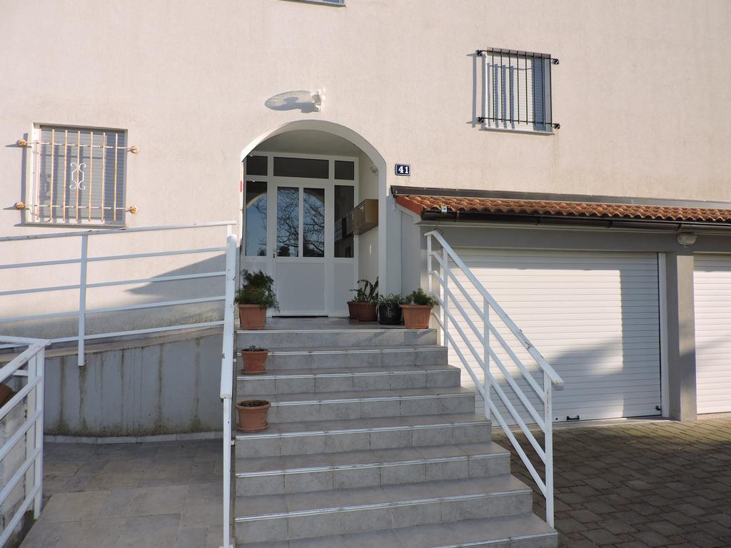Apartman Legin Fazana Bagian luar foto
