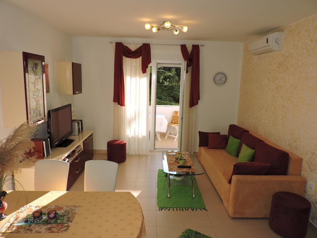 Apartman Legin Fazana Bagian luar foto