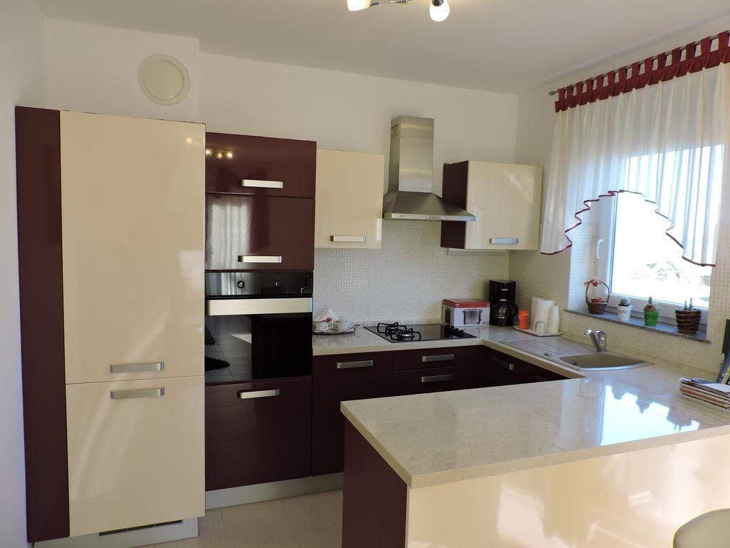 Apartman Legin Fazana Bagian luar foto