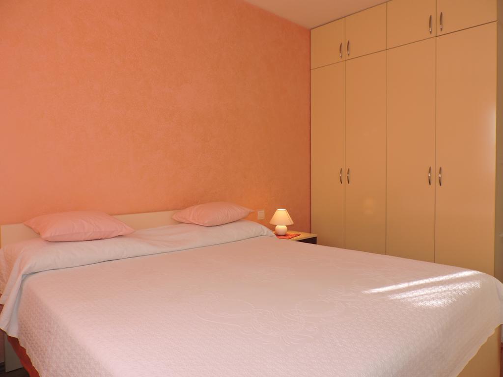 Apartman Legin Fazana Bagian luar foto